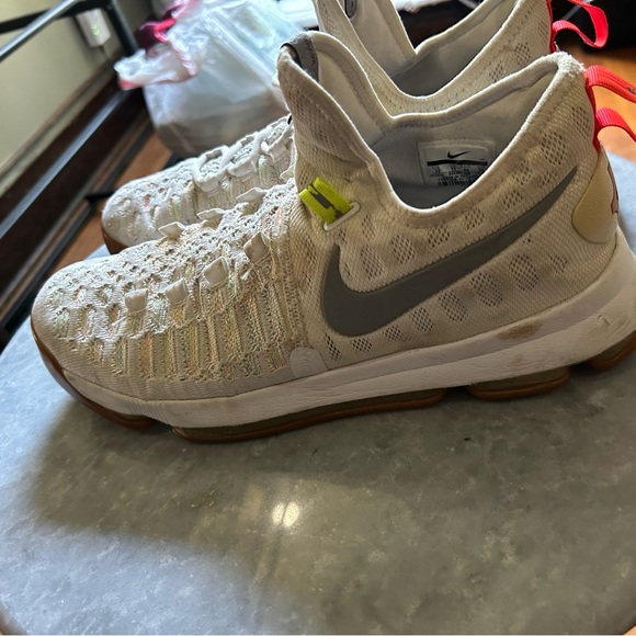 KD’s in Cream and Orange - Picture 2 of 3